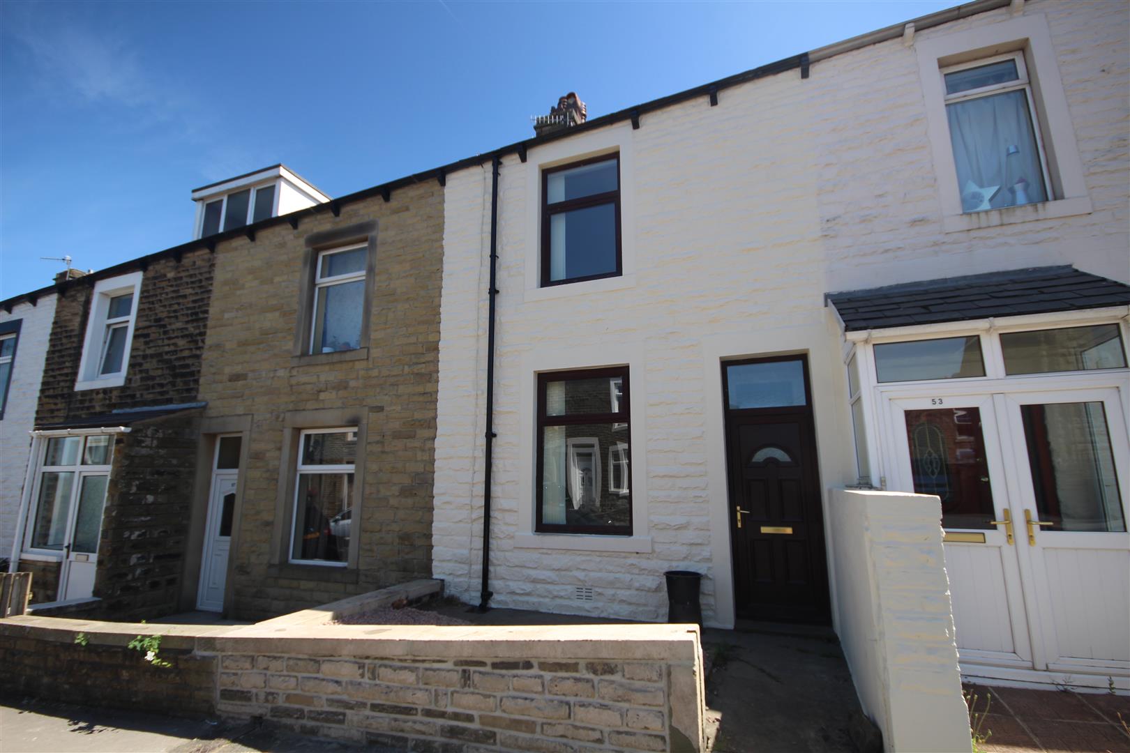 2 bedroom terraced house To Let in Barnoldswick - Main Image